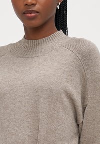 ONLY Petite ONLLEVA BELT DRESS - Φόρεμα-πουλόβερ - walnut melange