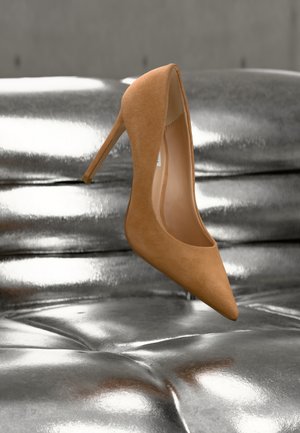 THRIVE - Pumps - cashew