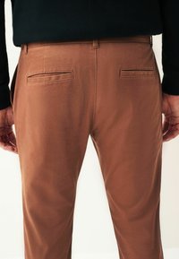 Next SLIM FIT STRETCH - Chino - mottled brown