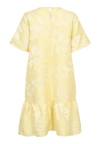 Robe jaune à manches courtes avec motif floral en relief et ourlet à volants, fermeture éclair au dos et encolure ronde.