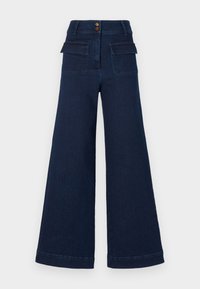Calças largas de ganga azul-escura, com dois bolsos traseiros, um cós alto e um fecho de três botões na frente.