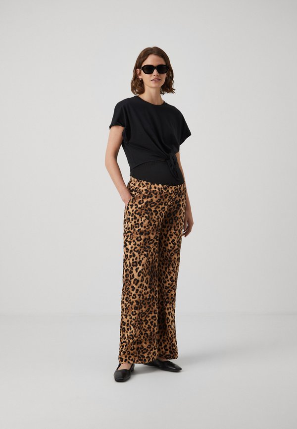 VMMPANNA CROP NEW - Basic T-shirt2