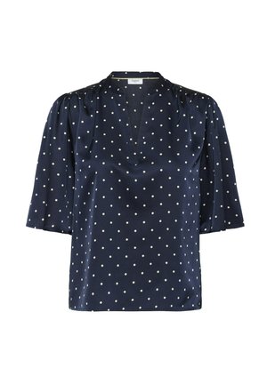 Blusa azul marino hecha de una tela suave, con puntos blancos, escote en forma de V y mangas cortas abullonadas.
