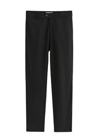 Pantalon noir sur mesure avec une texture lisse, des jambes droites, une fermeture à un bouton et des poches latérales pour un design fonctionnel.