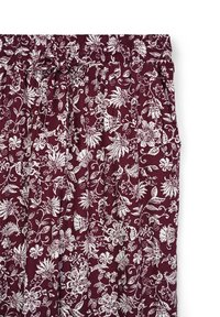 Tessuto bordeaux a motivi floreali con fiori e foglie bianche, dotato di una cintura elastica e dettaglio di legatura frontale.