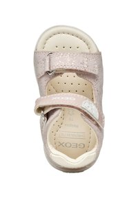 Infradito rosa con texture glitterata, cinturino regolabile, accenti bianchi e soletta forata per la traspirabilità. Produttore: Geox.