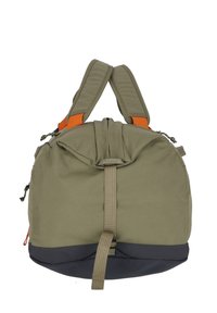 Borsa da viaggio verde oliva con cinturini arancioni e base blu scuro. Presenta una parte superiore cinchata e chiusure laterali regolabili. Tessuto leggero.