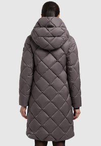 Quilted grey puffer coat with a hood, featuring a diamond pattern. Long sleeves and a mid-length cut, with a logo accent on the sleeve.