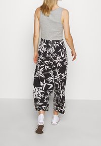 Obey Clothing Kalhoty - black