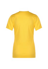 T-shirt giallo a maniche corte realizzato in tessuto a rete traspirante. Vestibilità standard con scollatura tonda, caratterizzato da una texture liscia e cuciture pulite.
