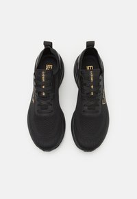 EA7 Emporio Armani MAVERICK UNISEX - Športni copati - black/gold
