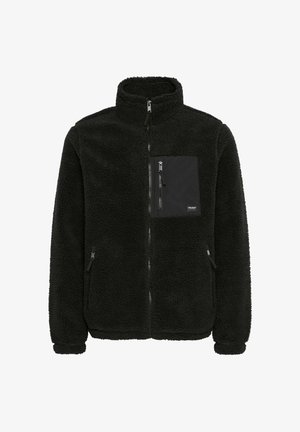 Černá fleece bunda s vysokým límcem, zapínáním na zip a texturovaným povrchem. Obsahuje kapsu na hrudi se zipem a boční kapsy.