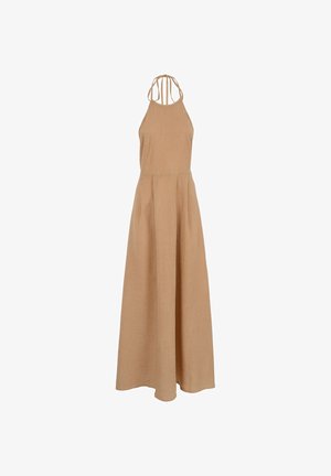 Un lungo abito senza maniche in lino color sabbia, con un corpetto aderente e spalline sottili, e una gonna svasata, dalla texture liscia e dal design semplice.