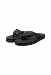 Chanclas negras con una correa superior texturizada y suela acolchada. El diseño incluye un ligero arco y un acabado suave.