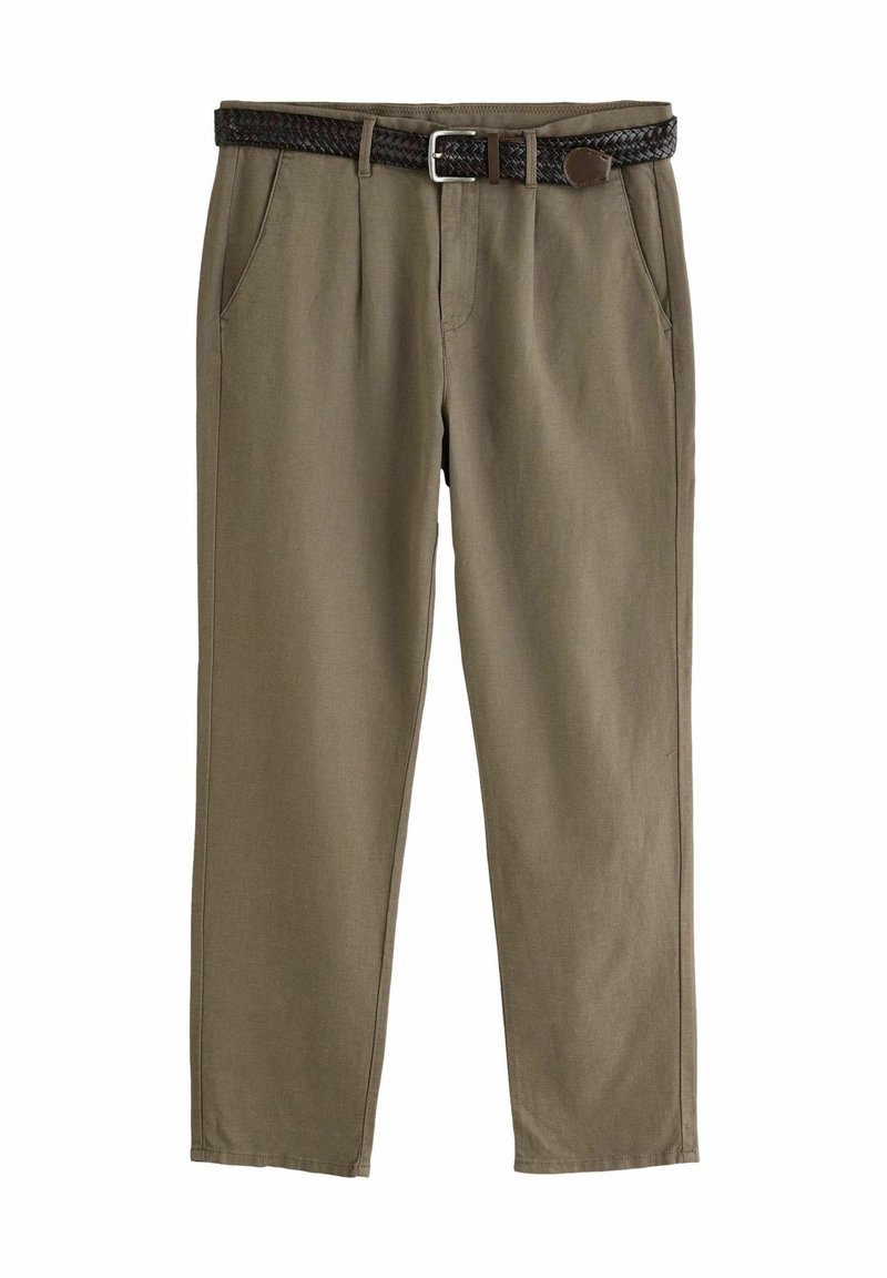 Spodnie w kolorze oliwkowej zieleni wykonane z tkaniny o gładkiej fakturze. Posiadają dwie przednie kieszenie oraz pleciony czarny pasek z srebrną klamrą.