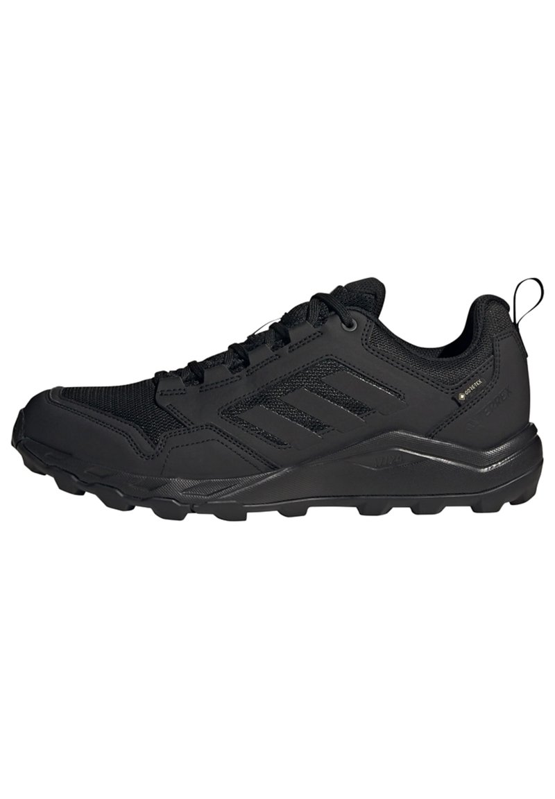 Czarne buty sportowe z siateczkowej cholewki, gumowej podeszwy i wypustkami zapewniającymi przyczepność. Posiadają trzy paski w designie oraz uchwyt na pięcie.