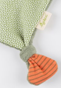Green fabric bib with a triangular pattern, featuring a soft green trim and an orange striped corner. Label visible at the top.