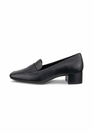 Mocassino nero da donna in pelle con tacco basso, punta arrotondata, cinturino decorativo sulla parte superiore e tacco a blocco su sfondo bianco.