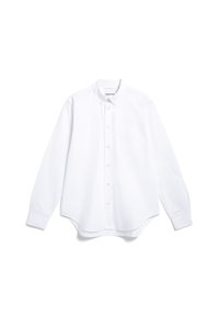 Camicia bianca in cotone con maniche lunghe, colletto classico, tasca singola sul petto e orlo arrotondato.