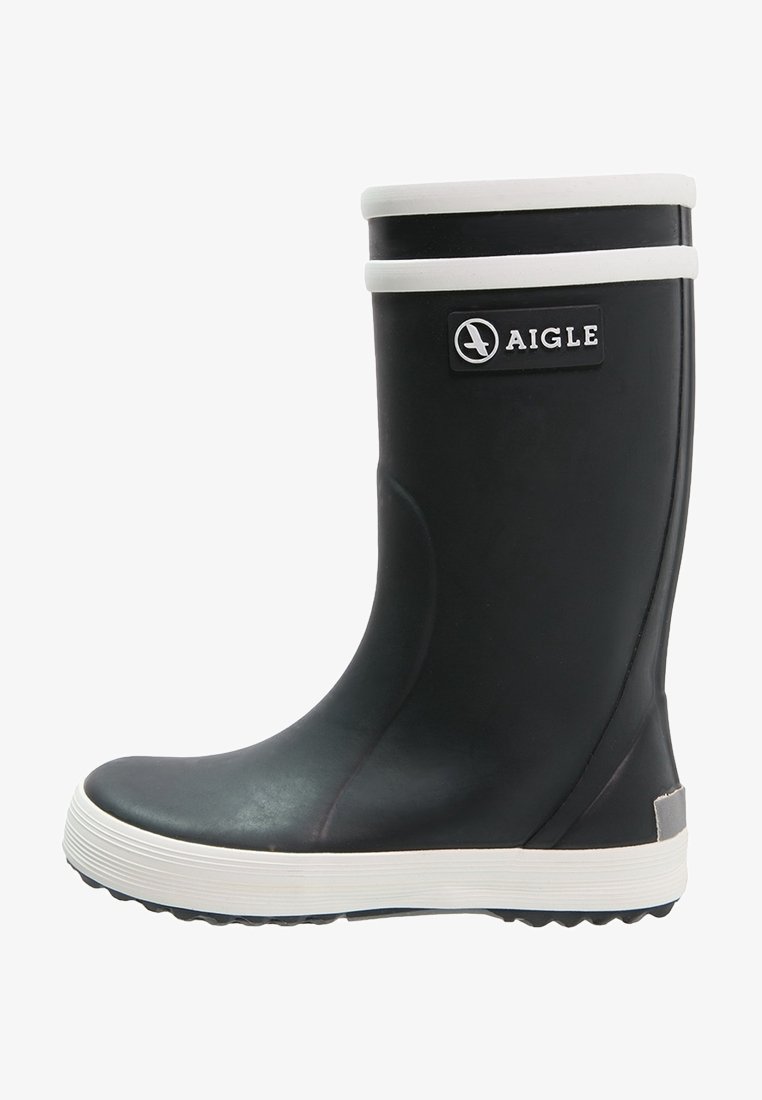 Botte de pluie en caoutchouc noir avec semelle et bordure blanches, arborant le logo de la marque Aigle sur la partie supérieure de la tige.