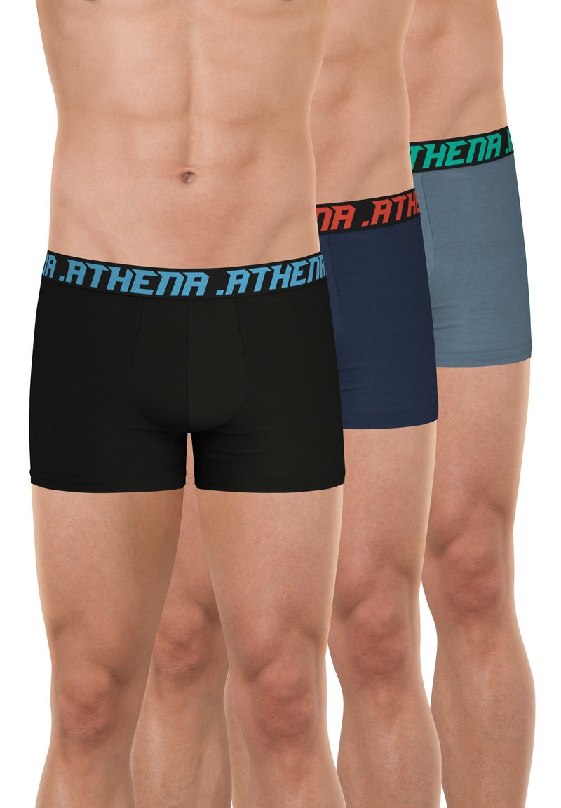 Trois paires de boxers pour hommes en noir, bleu marine et gris. Chacun présente une ceinture élastique contrastante avec le texte de la marque dans différentes couleurs.