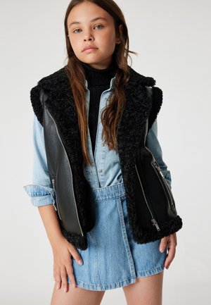 Vest - black