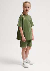Hummel CLEAN S/S - T-shirt - bas - olivine