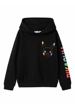 Zwarte hoodie met een regenboogverloop Pikachu graphic op de borst en regenboog "PIKACHU" tekst langs de mouw. Gemaakt van zachte stof.