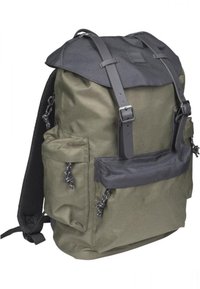 Sac à dos en toile verte avec rabat supérieur noir, bretelles en cuir ajustables, poche avant et deux poches latérales. Tissu texturé avec dos en mesh.