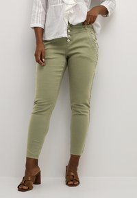 Cream - PAULA TWILL  BAIILY FIT - Karcsúsított farmerek - deep lichen green Miniatűr kép 1