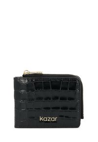 Portofel din piele model crocodil, negru, cu fermoar auriu și logo-ul "kazar" pe față.