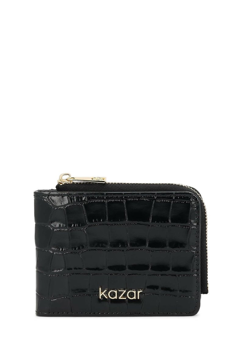 Portofel din piele model crocodil, negru, cu fermoar auriu și logo-ul "kazar" pe față.