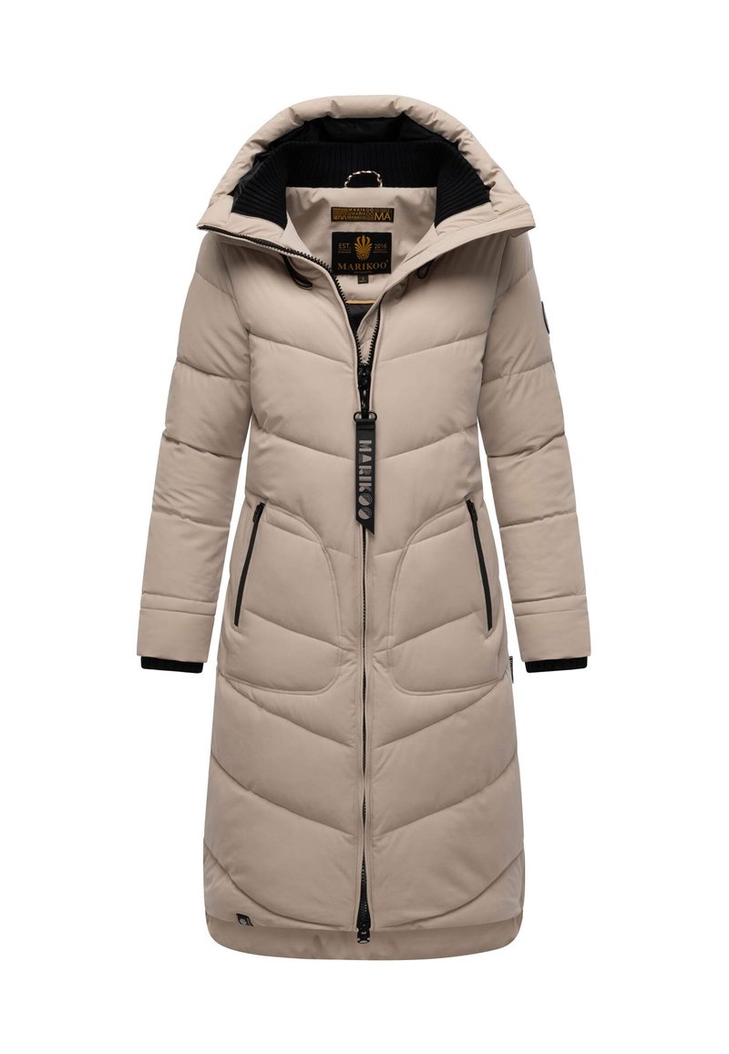 Manteau d'hiver long beige rembourré avec col montant, doublure intérieure noire, fermeture éclair sur le devant et poches latérales zippées.