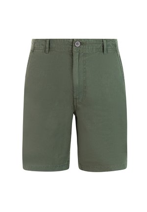 Olijfgroene casual herenshorts met riemlussen, knoop aan de voorkant, ritssluiting en zijzakken tegen een witte achtergrond.