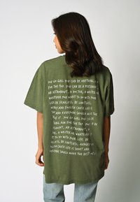 Mira Paris YOU GO VINTAGE UNISEX TEE - Tričko s potlačou - green