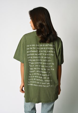 YOU GO VINTAGE UNISEX TEE - Print T-shirt - green