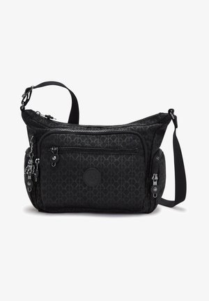 Borsa a spalla in nylon nero con numerosi scomparti zip, un motivo geometrico, tracolla regolabile e un patch rotondo con logo sul davanti.