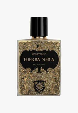 Zwarte rechthoekige fles met gouden sierlijke details, met cherubijnachtige figuren en een centraal wapen. Zwarte dop, gelabeld "Hierba Nera Eau de Parfum."
