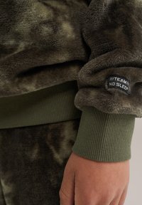 WE Fashion SET - Komplet pidžame - army green