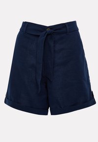 Pantalones cortos de lino azul marino con cintura alta, cinturón atado y puños enrollados. Presenta una textura suave y un diseño ajustado.