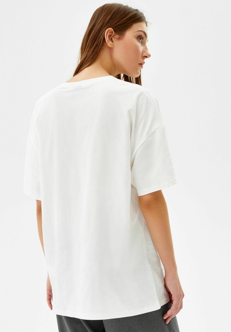 Damen Kleider | Bershka WITH PRINT T-Shirt print white/weiß - AA56106 Damen Kleider | Bershka WITH PRINT T-Shirt print white/weiß - AA56106