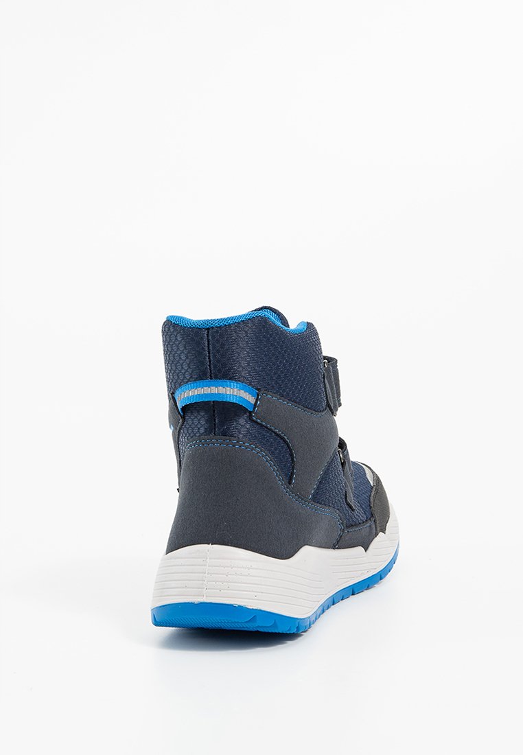 Mid-top Sneaker mit einem oberteil aus dunkelblauem Stoff und strukturierten Akzenten, gesichert mit Klettverschlüssen und einer weißen Gummisohle mit blauen Details.