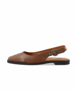 Καφέ δερμάτινο φλατ παπούτσι slingback με στρογγυλή ασημένια αγκράφα και μαύρη σόλα, κατασκευασμένο στην Πορτογαλία.