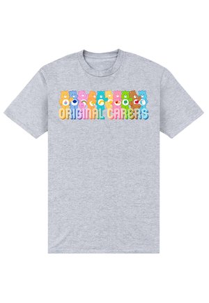 Grå t-shirt med farverige, cartoon bjørne designs og teksten "ORIGINAL CARERS" i livlige, multifarvede bogstaver. Blødt stof, korte ærmer.