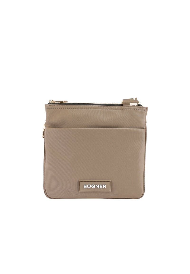 Borsa in nylon beige con chiusura a zip, forma rettangolare, tasca esterna e logo in rilievo sul fronte. Texture liscia e design minimalista.