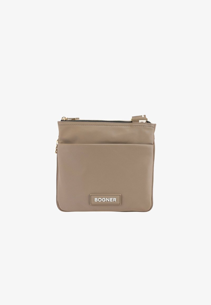 Borsa in nylon beige con chiusura a zip, forma rettangolare, tasca esterna e logo in rilievo sul fronte. Texture liscia e design minimalista.