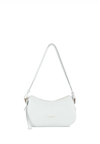 Sac à main en cuir blanc à forme courbée, avec une seule anse d'épaule, une fermeture éclair dorée et un logo en relief sur le devant.