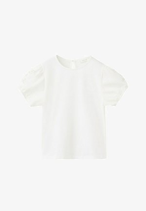 Bijela bluza kratkih rukava s okruglim izrezom, napuhanim rukavima, suptilnim cvjetnim vezom na rukavima i zatvaranjem na dugmad na leđima.