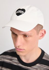 Unselected, white/black
