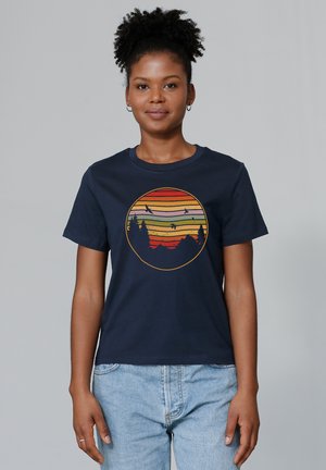 watapparel SUNSET BERGE TANNEN - T-shirt imprimé - french navy